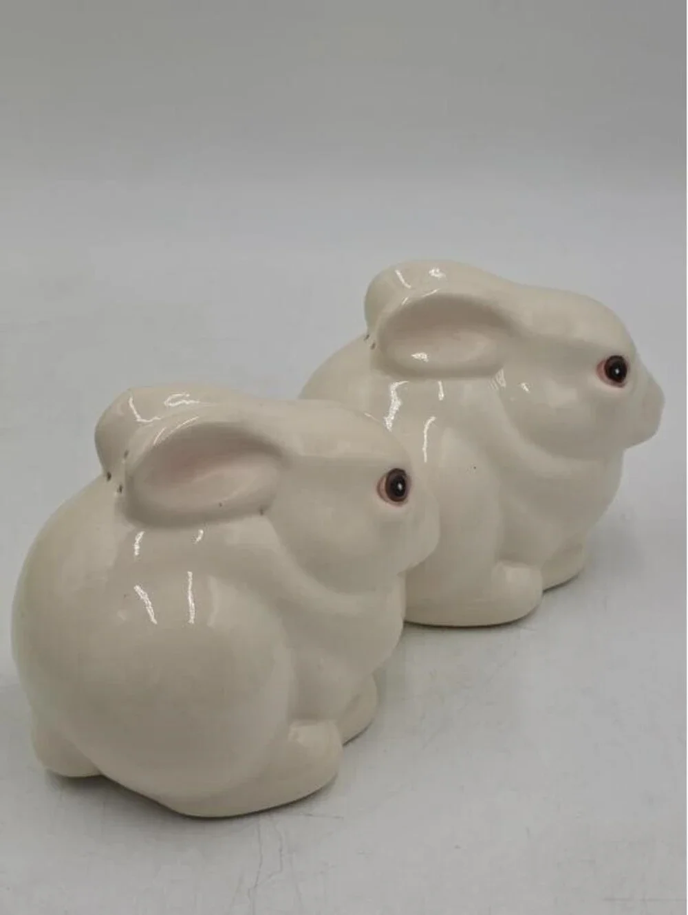Rare Vintage White Bunny Rabbit Salt & Pepper Shakers Stamped Metlox Calif